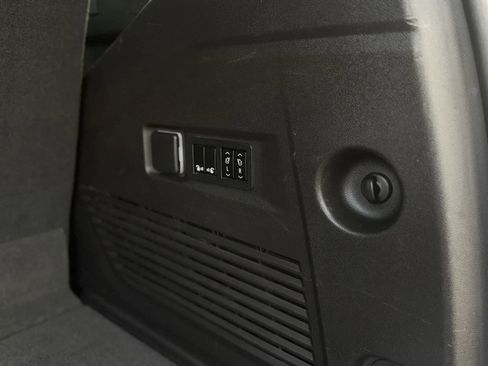 Used 2021 GMC Yukon Denali w/ Denali Premium Package image 48