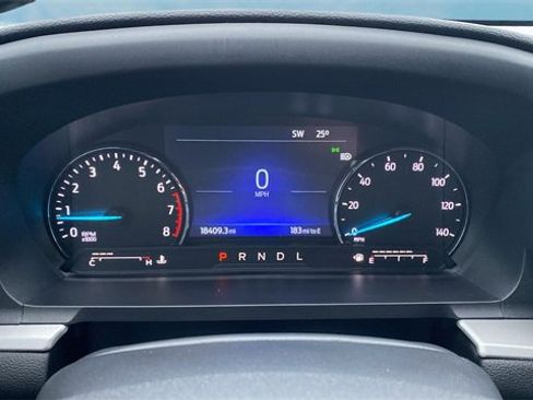 Used 2022 Ford Explorer XLT w/ Equipment Group 202A image 12