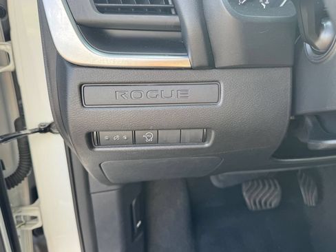 Used 2024 Nissan Rogue S AWD/4WD image 18