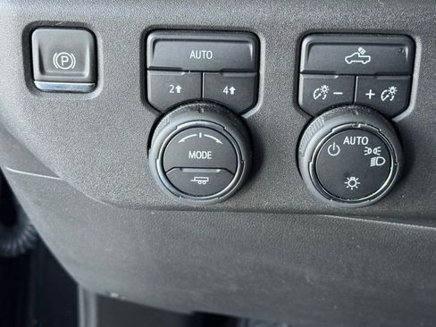 Used 2024 Chevrolet Silverado 1500 LT AWD/4WD image 37