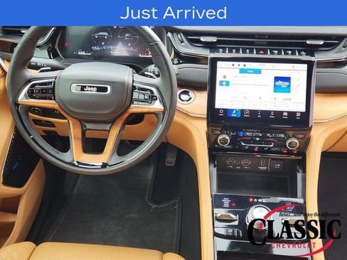 Used 2024 Jeep Grand Cherokee Summit AWD/4WD image 36