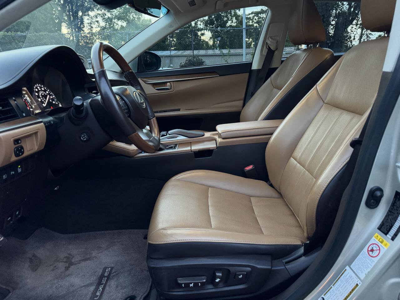 Used 2016 Lexus ES 350 w/ Luxury Package w/Wood Trim FWD image 12