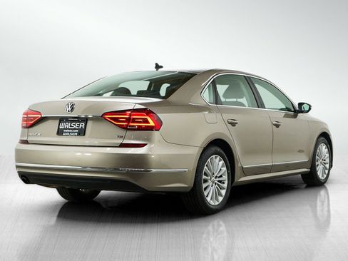 Used 2016 Volkswagen Passat 1.8T SE w/ Lighting Package (P06) image 5