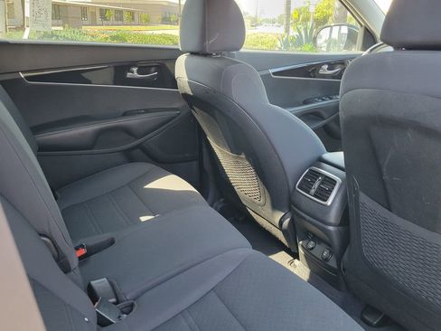 Used 2020 Kia Sorento S FWD image 8
