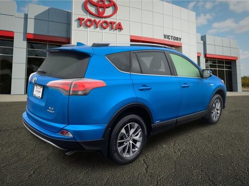 Used 2017 Toyota RAV4 XLE image 3
