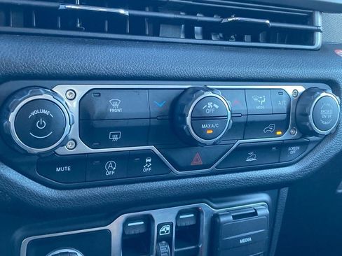 Used 2024 Jeep Wrangler Sport S image 25