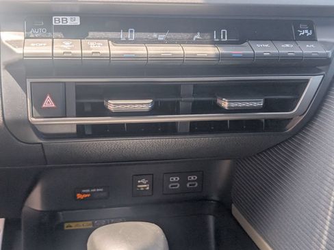 Used 2025 Toyota Camry SE AWD/4WD image 49
