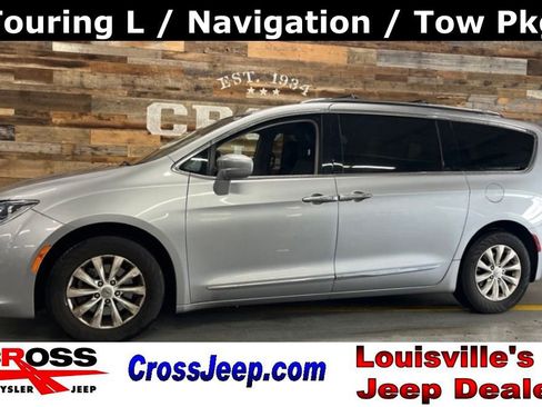 Used 2018 Chrysler Pacifica Touring-L Plus FWD image 1