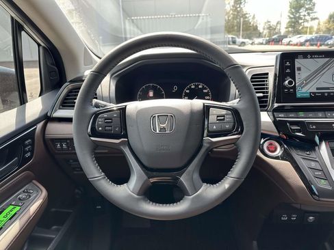 New 2026 Honda Odyssey Touring image 15