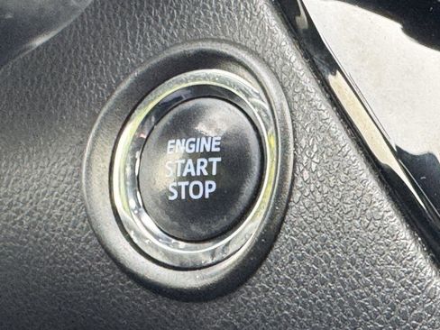 Used 2020 Toyota C-HR XLE FWD image 22