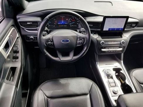 Used 2020 Ford Explorer XLT w/ Equipment Group 202A AWD/4WD image 19