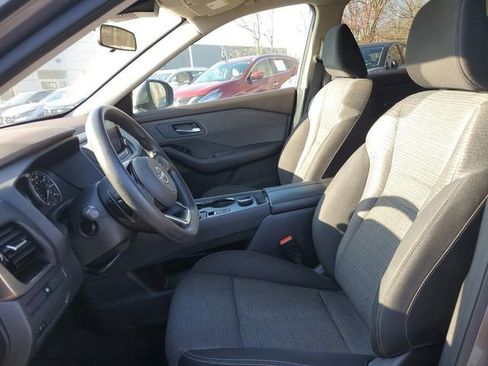 Used 2022 Nissan Rogue SV image 5