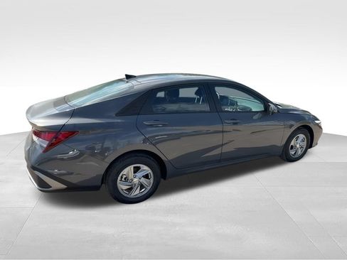 New 2026 Hyundai Elantra SE FWD image 9