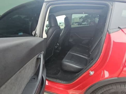 Used 2022 Tesla Model Y Long Range image 13