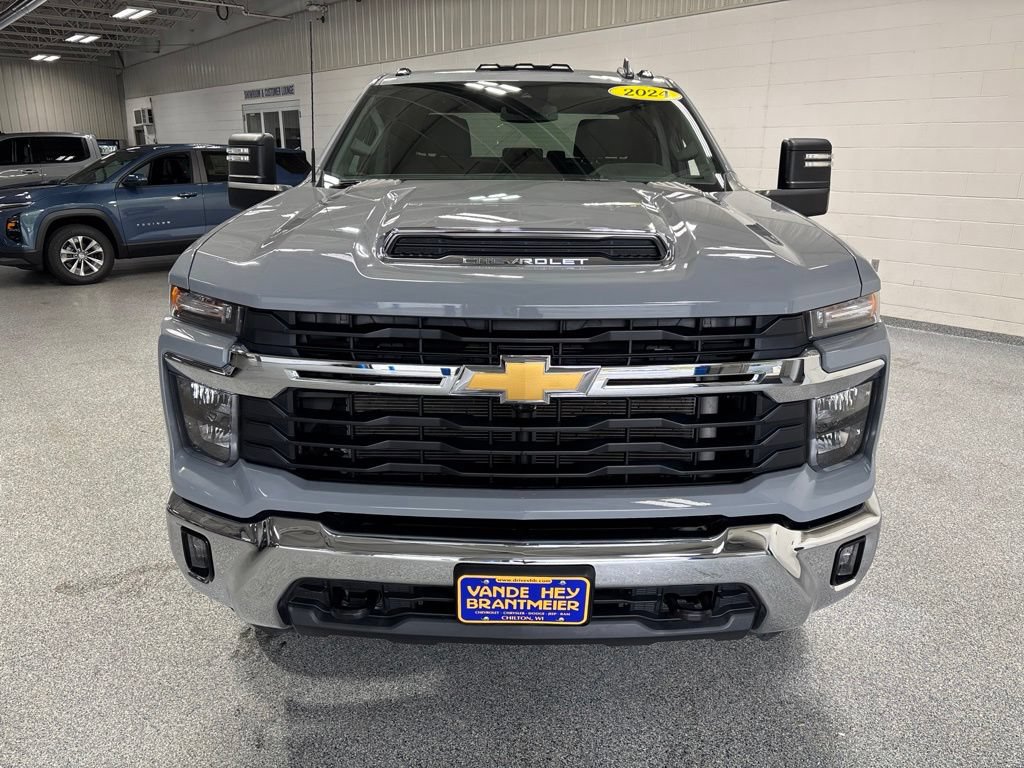 Used 2024 Chevrolet Silverado 2500 LT w/ All Star Edition AWD/4WD image 2