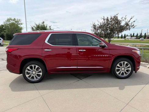 Used 2019 Chevrolet Traverse Premier w/ Driver Confidence II Package FWD image 24
