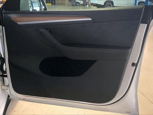 Used 2024 Tesla Model Y Performance image 19