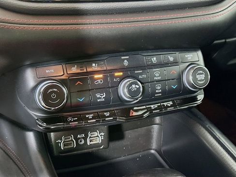 Used 2023 Dodge Durango GT AWD/4WD image 14