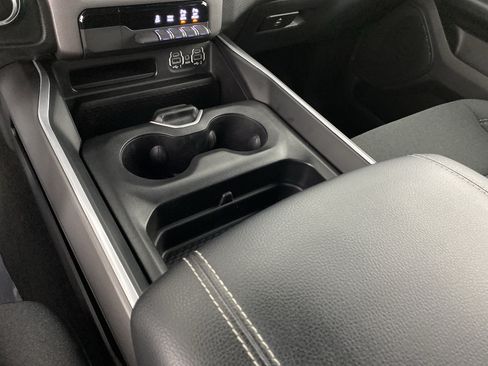 Used 2022 RAM 1500 Big Horn AWD/4WD image 32