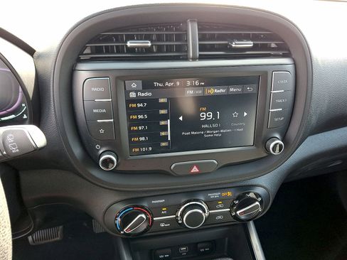 Used 2023 Kia Soul LX w/ LX Technology Package FWD image 26