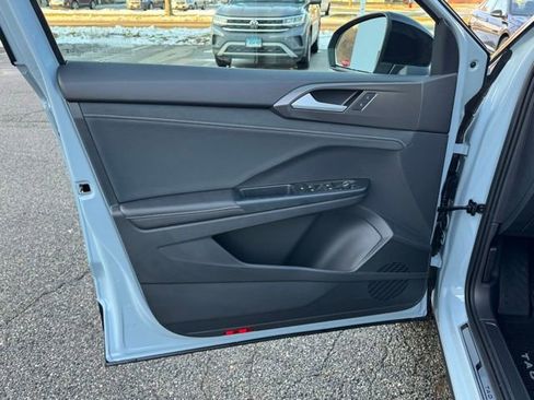 New 2026 Volkswagen Taos SE image 31