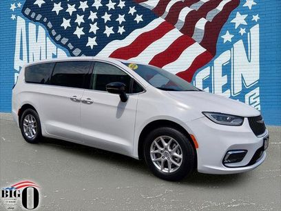 Certified 2024 Chrysler Pacifica Touring-L