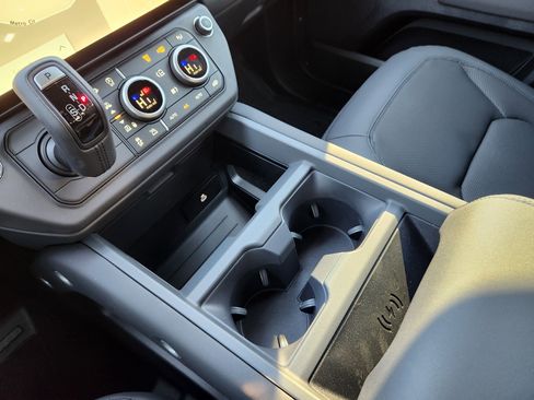 New 2026 Land Rover Defender 110 X-Dynamic SE image 20