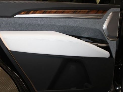 Certified 2025 Cadillac Escalade Sport Platinum w/ LPO, ONYX Package AWD/4WD image 13