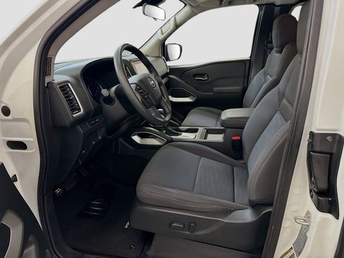 Used 2024 Nissan Frontier SV AWD/4WD image 13