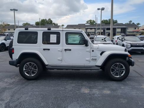 Used 2019 Jeep Wrangler Unlimited Sahara AWD/4WD image 4