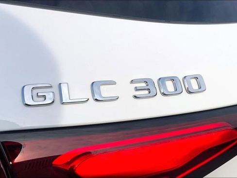 Used 2025 Mercedes-Benz GLC 300 4MATIC image 8