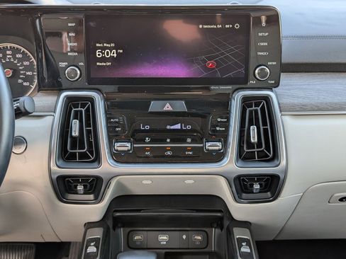 Used 2023 Kia Sorento EX w/ Panoramic Sunroof Package FWD image 18