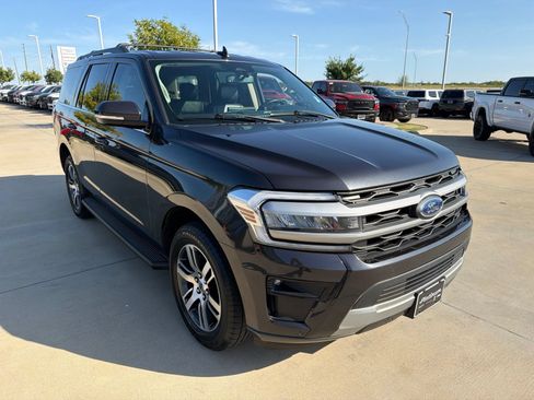Used 2024 Ford Expedition XLT RWD image 7