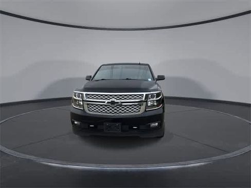 Used 2017 Chevrolet Suburban LT w/ LT Signature Package image 3