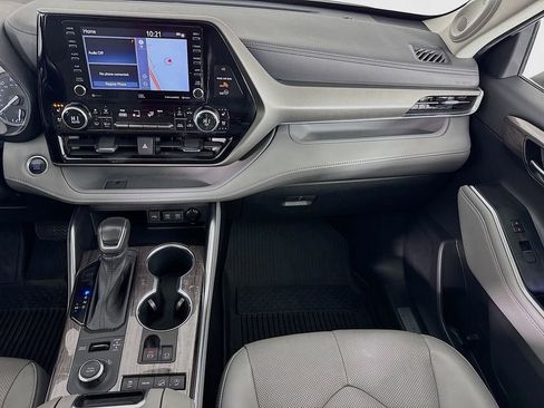 Used 2021 Toyota Highlander Limited image 26