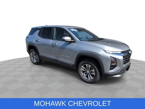 Used 2025 Chevrolet Equinox LT AWD/4WD image 2