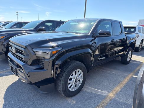 Used 2024 Toyota Tacoma SR5 AWD/4WD image 4
