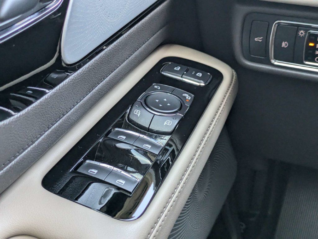 Used 2021 Lincoln Aviator Reserve w/ Equipment Group 201A AWD/4WD image 27