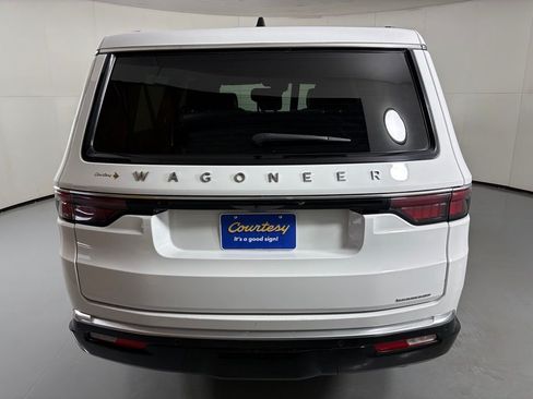 Used 2024 Jeep Wagoneer L Series II w/ Flexible Seating Group RWD image 7