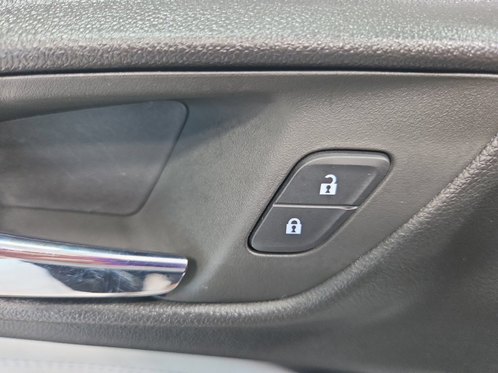 Used 2025 Chevrolet Trax LT w/ LT Convenience Package FWD image 27