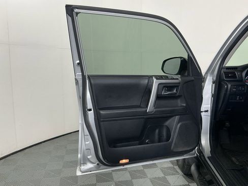 Used 2022 Toyota 4Runner SR5 Premium w/ Moonroof Package RWD image 19