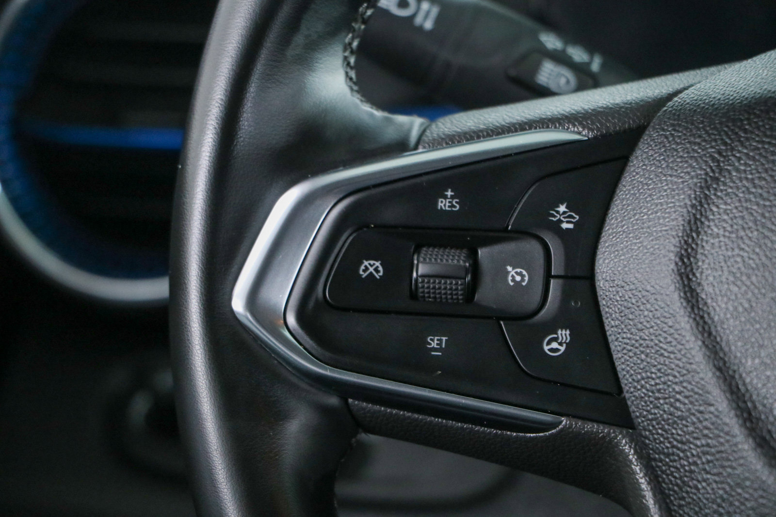 Used 2025 Chevrolet Trax LT w/ LT Convenience Package FWD image 13