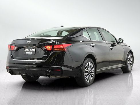 Used 2023 Nissan Altima 2.5 SV w/ SV Premium Package AWD/4WD image 5