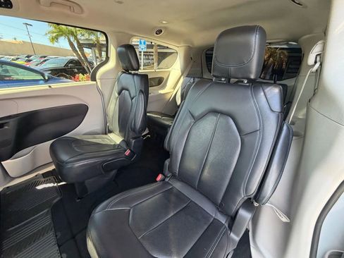 Used 2021 Chrysler Pacifica Touring-L w/ Premium & Safety Sphere Group image 26