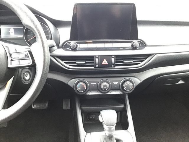 Used 2024 Kia Forte LXS w/ LXS Technology Package FWD image 17