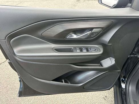 Used 2024 GMC Terrain SLE image 16