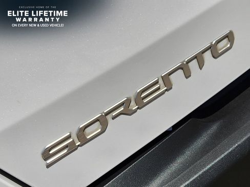 Used 2023 Kia Sorento LX FWD image 10
