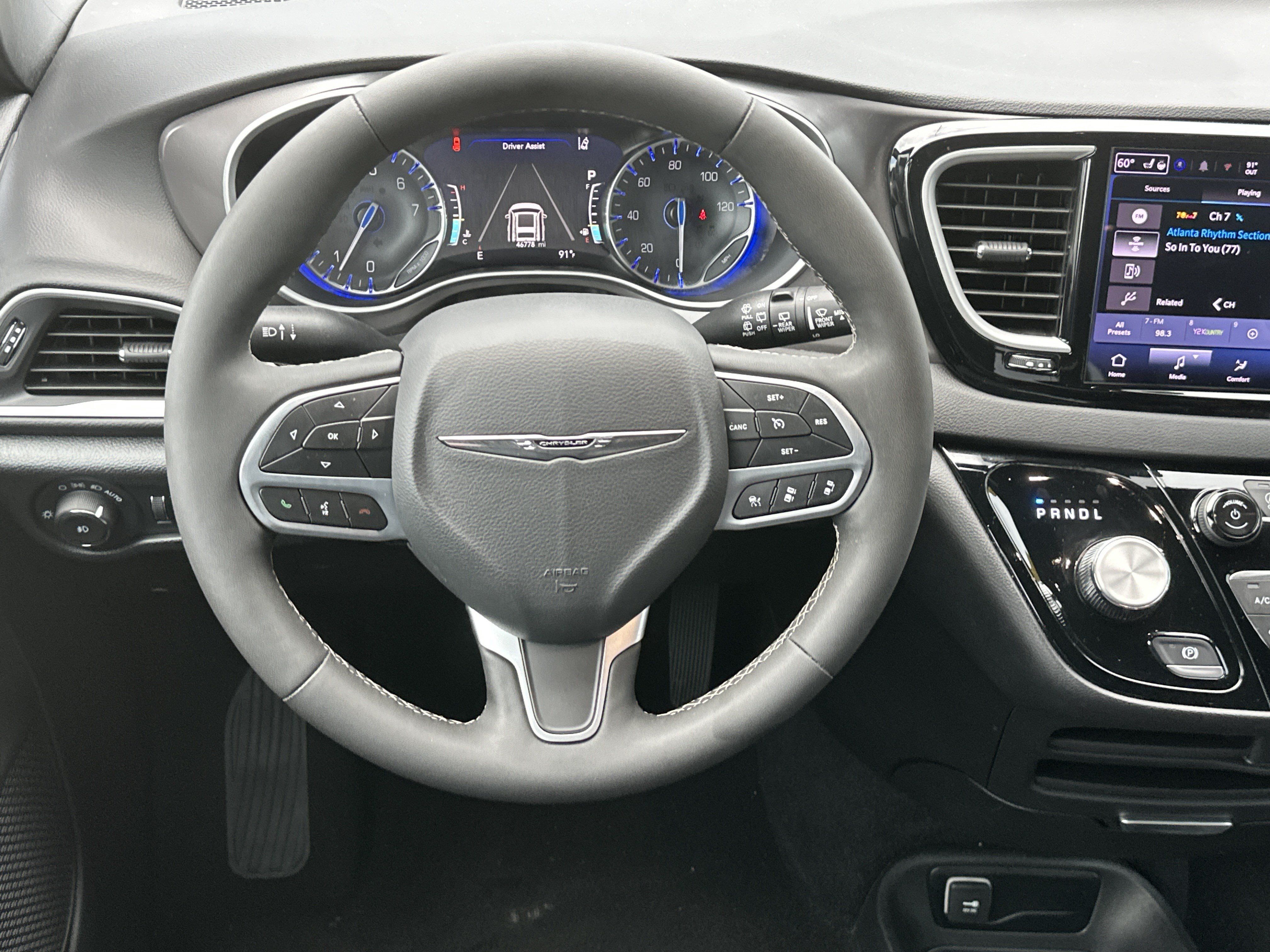 Used 2025 Chrysler Pacifica Select FWD image 23