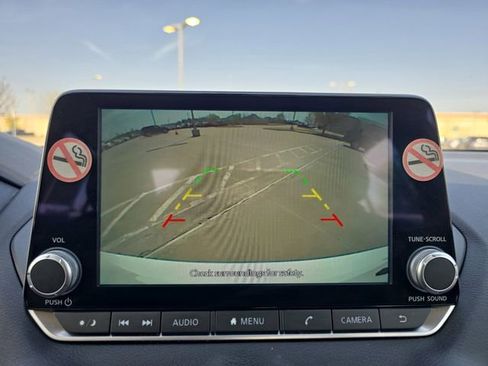 Used 2024 Nissan Sentra SV FWD image 9
