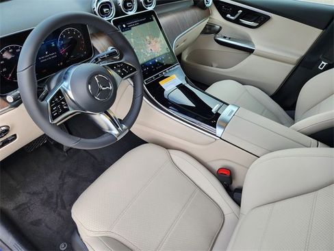 Certified 2025 Mercedes-Benz GLC 300 4MATIC image 7